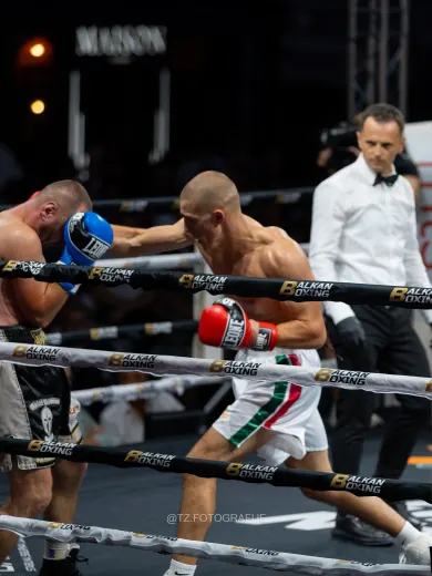 Razmena udaraca na Tutin Boxing Night 2