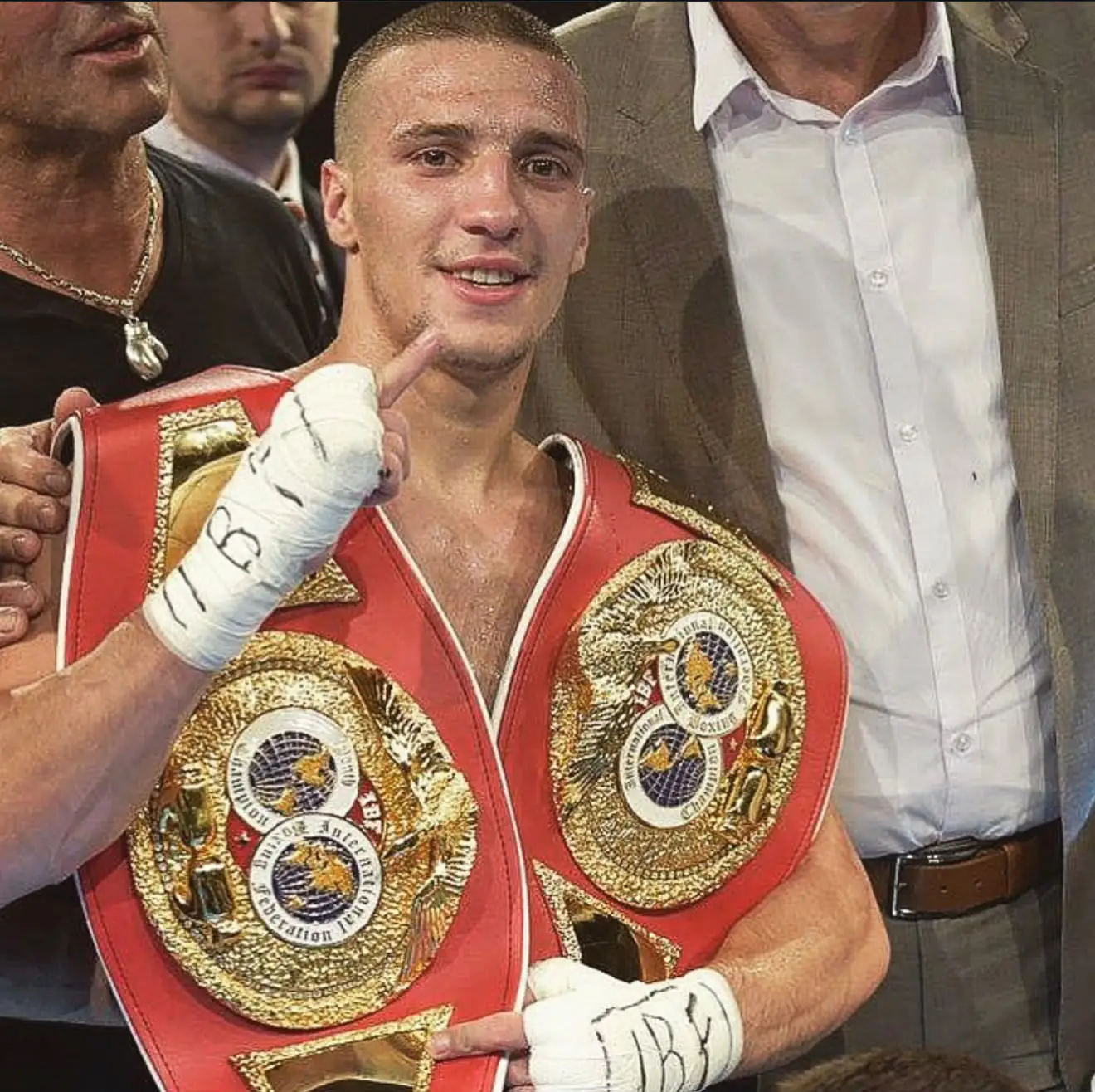 Šerif Gurdijeljac, profesionalni bokser iz Novog Pazara, sa IBF šampionskim pojasevima